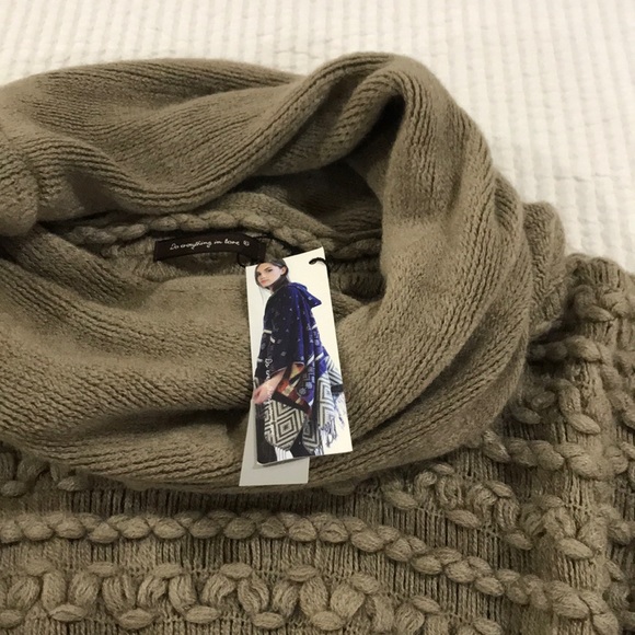 Do Everything In Love | Poncho - Picture 6 of 8